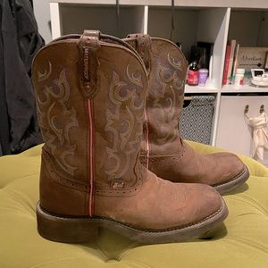 Well loved Justine’s Gypsy riding boots.